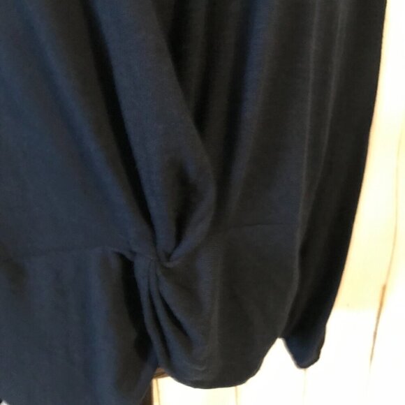 NWT ELOQUII light weight front wrap sweater in navy. Size 22/24 Style #7212 - Picture 2 of 6